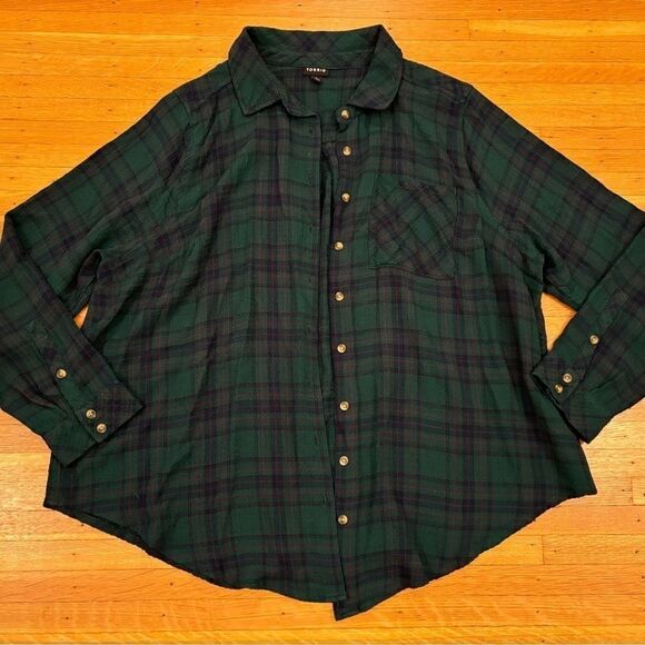 Torrid dark green long sleeve button down flannel top - Picture 1 of 3